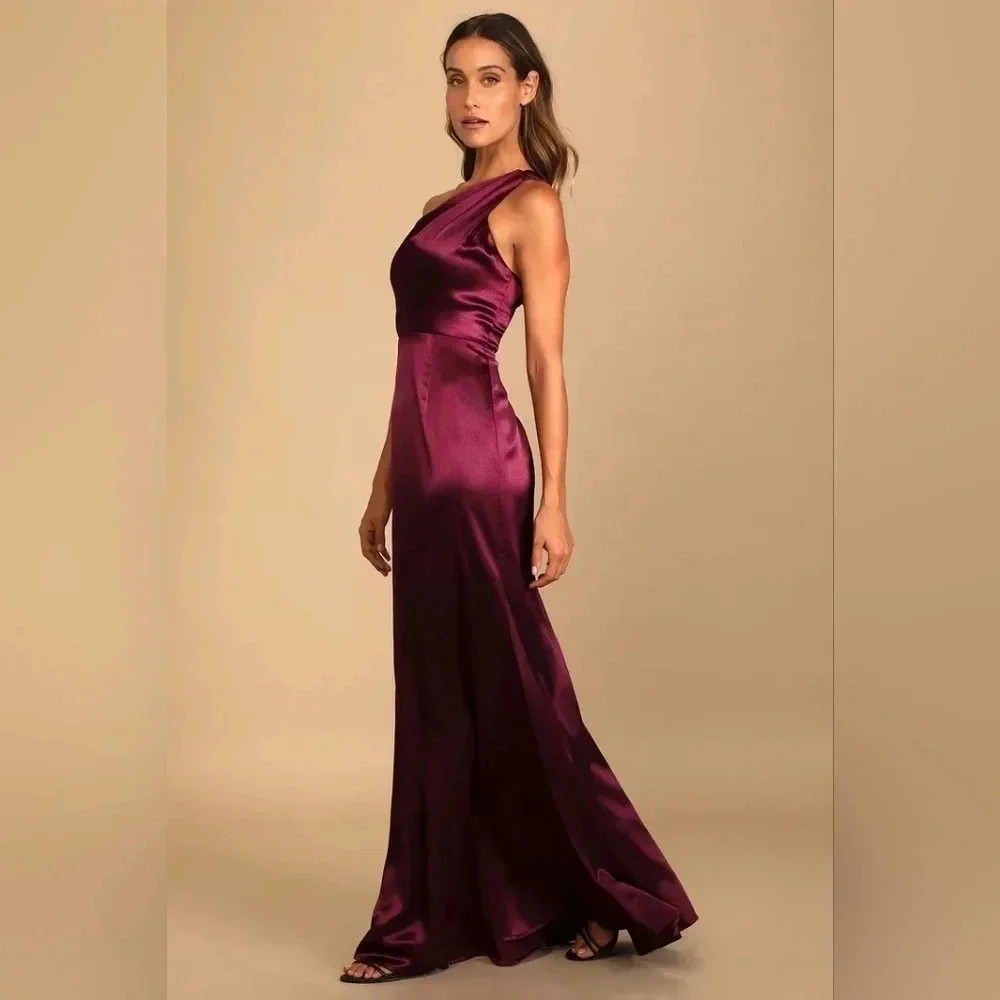 Lulu's On the Guest List Burgundy Satin One-Shoulder Maxi Dress M Wedding Party - Picture 3 of 13